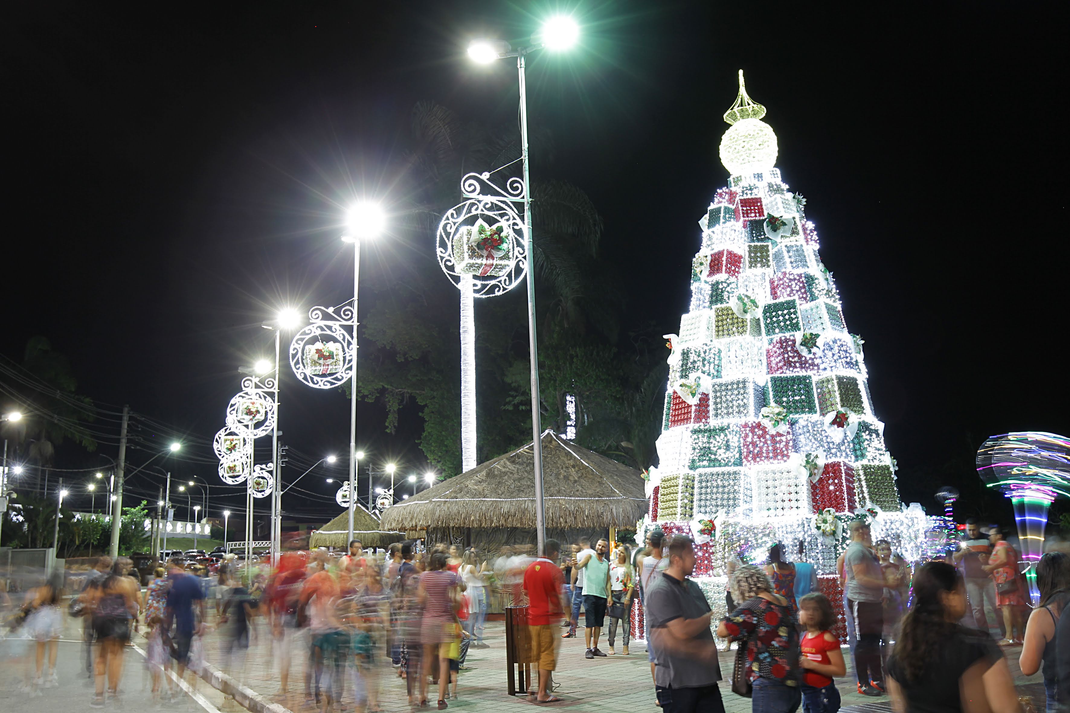 Associação Clube - Associados visitam decoração natalina de Guararema